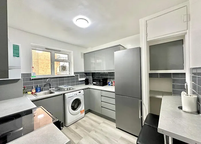 Fabulous 3 Bedroom Flat Sleeps 6