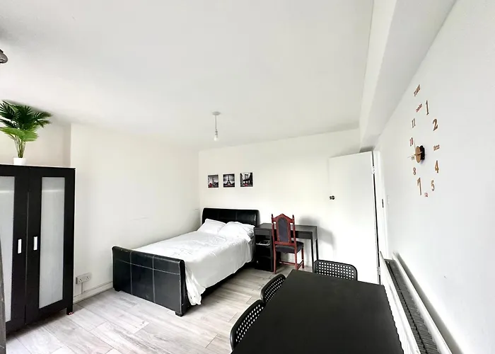 Fabulous 3 Bedroom Flat Sleeps 6